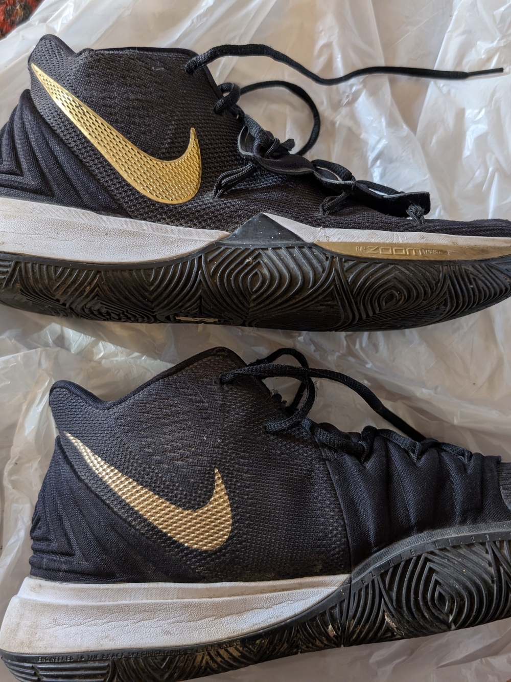 Nike Kyrie 5 Men's sz 10 Black/Metallic Gold